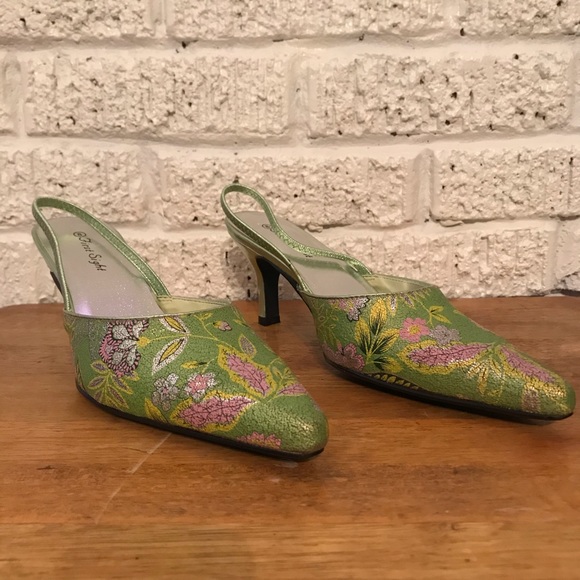 Bolaro Heels - Picture 1 of 7